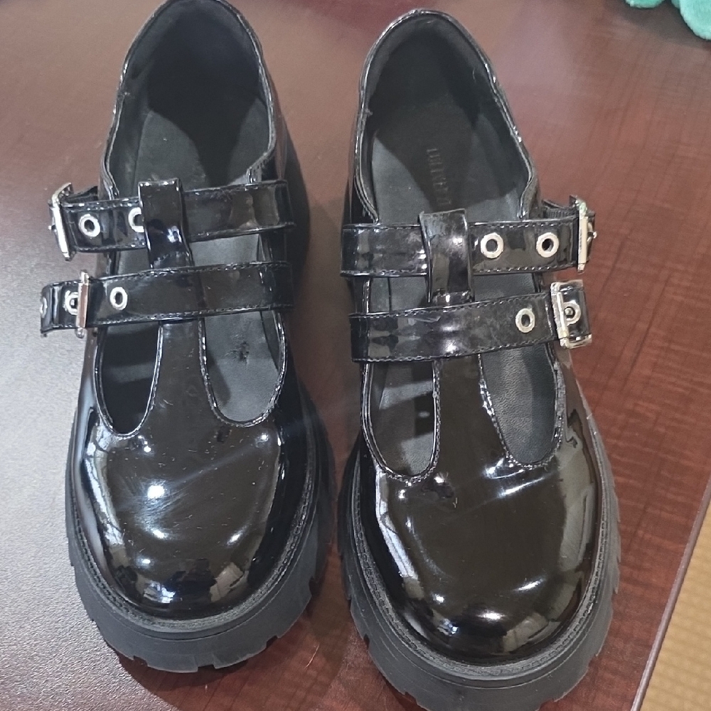 Elegant Black Platform Shoes with Double Straps